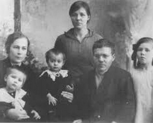 Д.А.Батиев с родными