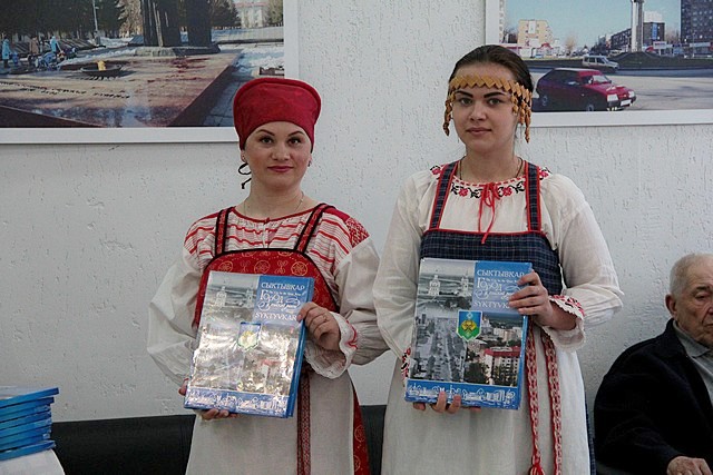В столице Коми издан фотоальбом "Сыктывкар – город у тихой реки" (Комиинформ)
