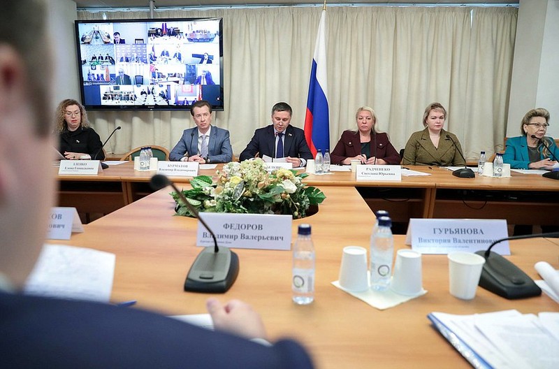 Ученые ИЯЛИ приняли участие в круглом столе Государственной Думы