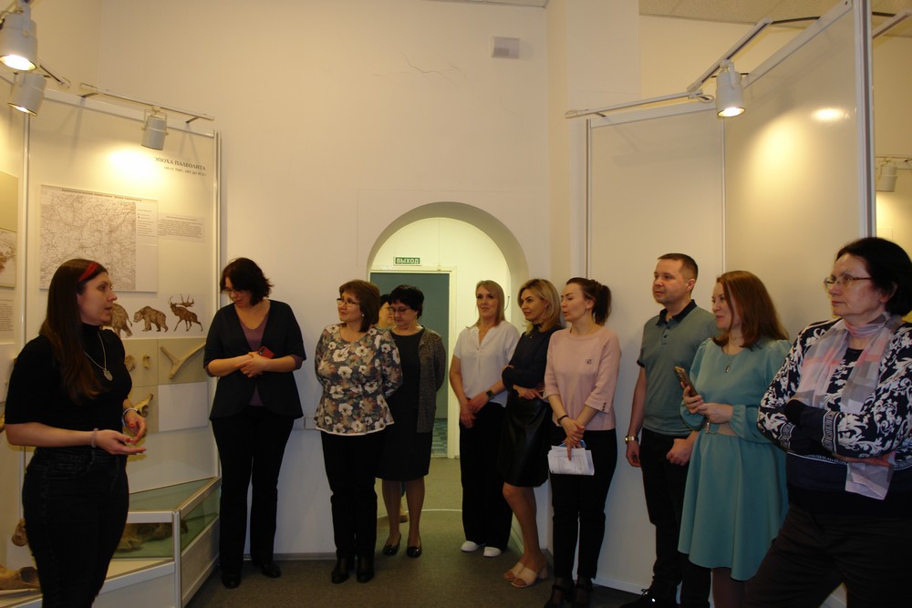 Сотрудников ИЯЛИ познакомили с уникальными экспонатами музея