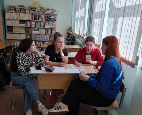 Языковеды ИЯЛИ познакомили студентов СГУ с Днем коми языка и письменности