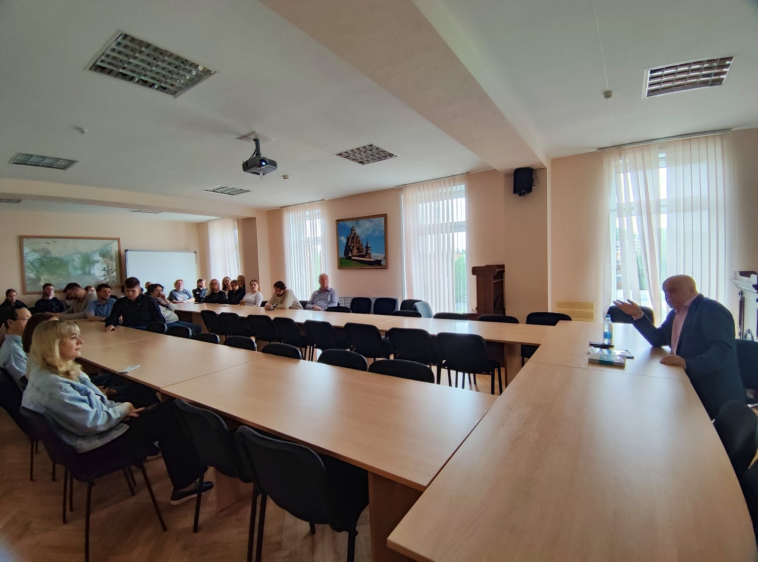 В юбилейный год в ИЯЛИ прошла вторая публичная лекция д.и.н. Ю.П. Шабаева о памятных датах и событиях, повлиявших на формирование общегражданской идентичности