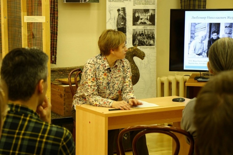 В.В. Власова познакомила студентов с фотонаследием Л.Н. Жеребцова