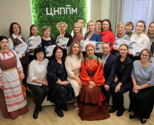 Научные сотрудники ИЯЛИ оценили учителей коми языка