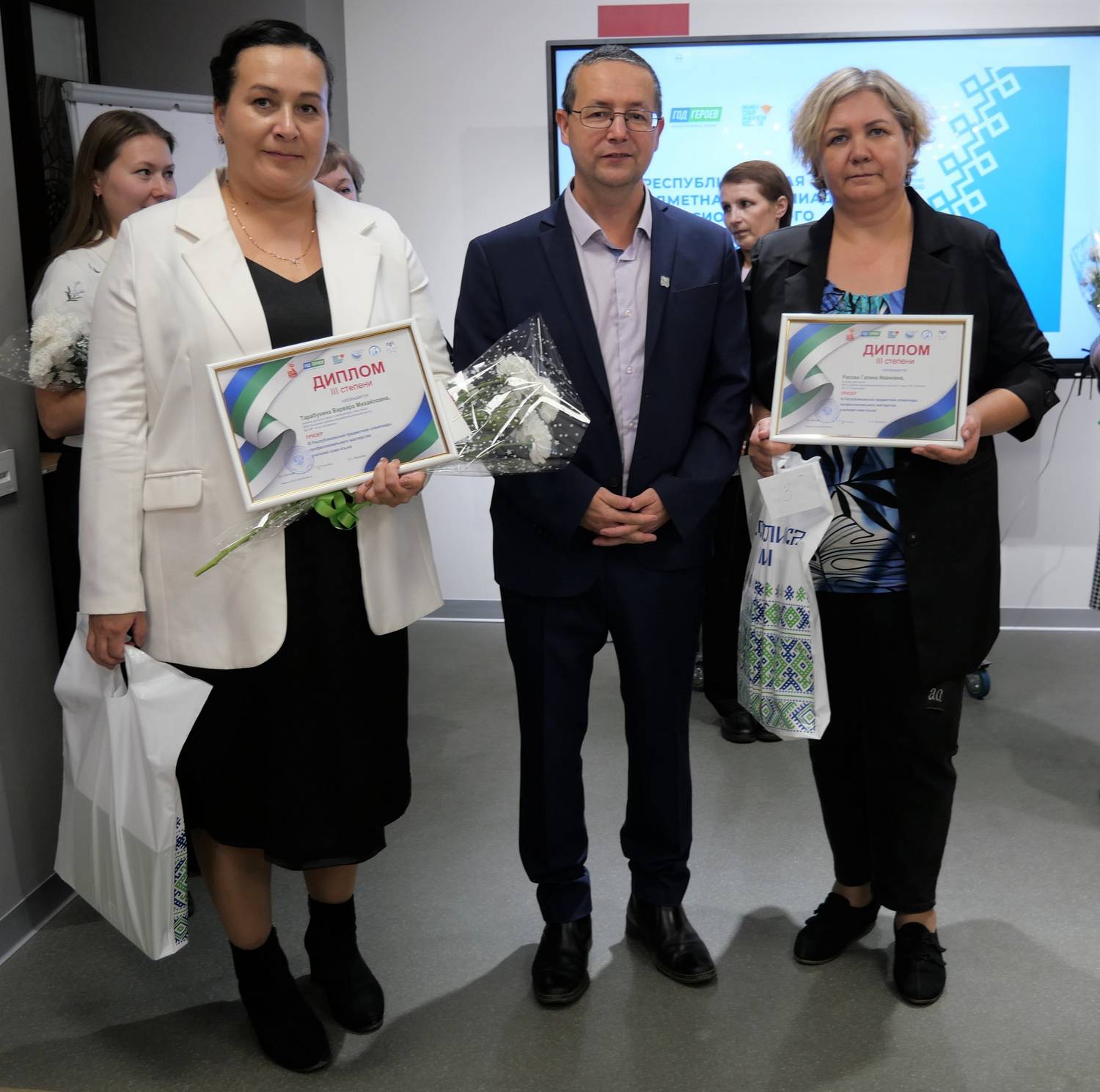 Научные сотрудники ИЯЛИ оценили учителей коми языка