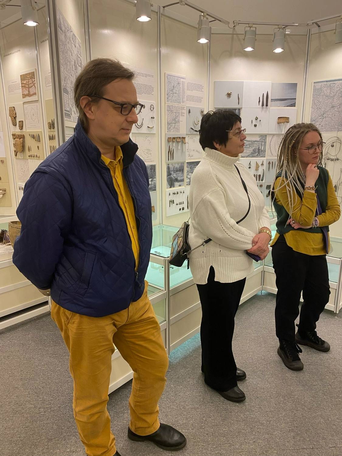 Сотрудников ИЯЛИ познакомили с уникальными экспонатами музея