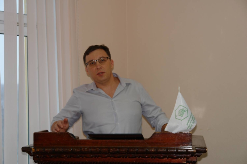 В ИЯЛИ состоялась открытая лекция Виктора Карманова «Древний человек и камень»