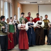 Ансамбль народной песни «Войвывса лэбач» поздравил сотрудниц ИЯЛИ с праздником 8 марта