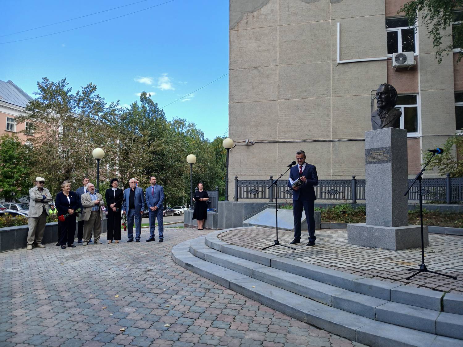 В Сыктывкаре торжественно открыт бюст академика А.П. Карпинского